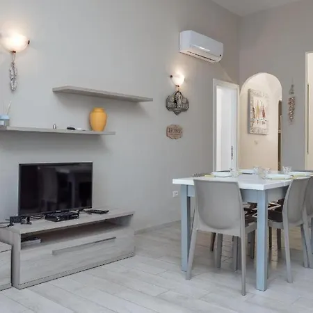 Bellissimo Con Veranda Privata Al Centro Di Porto Rotondo